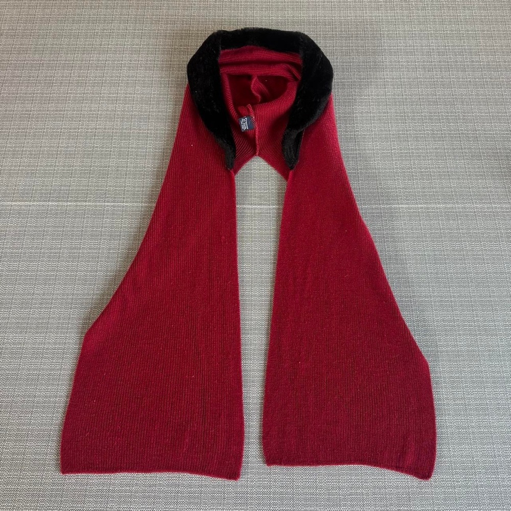 Preston & York Red velvet hooded scarf with black faux fur trim